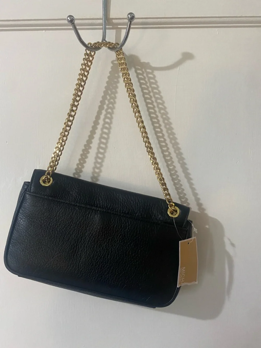 Michael Kors Black Leather Shoulder Bag with Gold Chain Detail - Picture 2 of 6